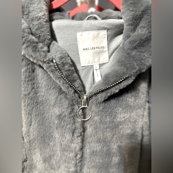 NWT Avec Les Filles grey faux fur vest with hood - Picture 4 of 5